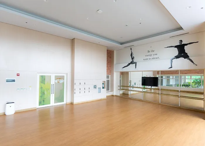 Cozy 1br In Mckinley West Manila